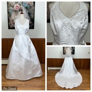 Beautiful Vintage Y2K David Bridal Satin Halter Wedding Gown!